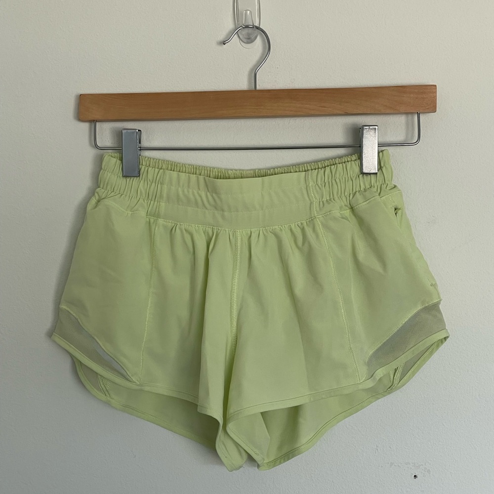 Lululemon size 4 hotty hot low rise 2.5